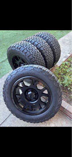 Chevy Silverado wheels new and 275/60/20 tires