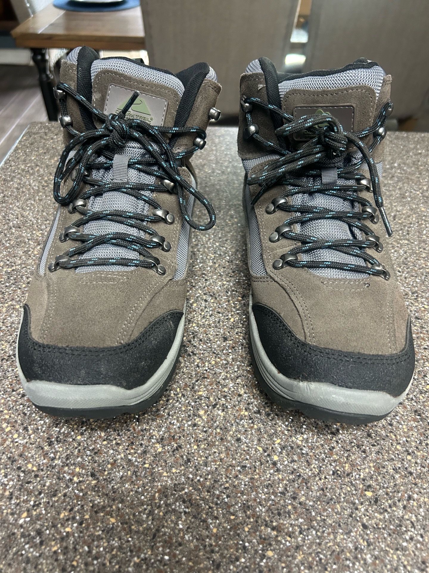 Ozark Trail Men’s Size 11 1/2 Good condition