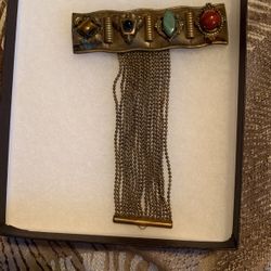 Brooch 