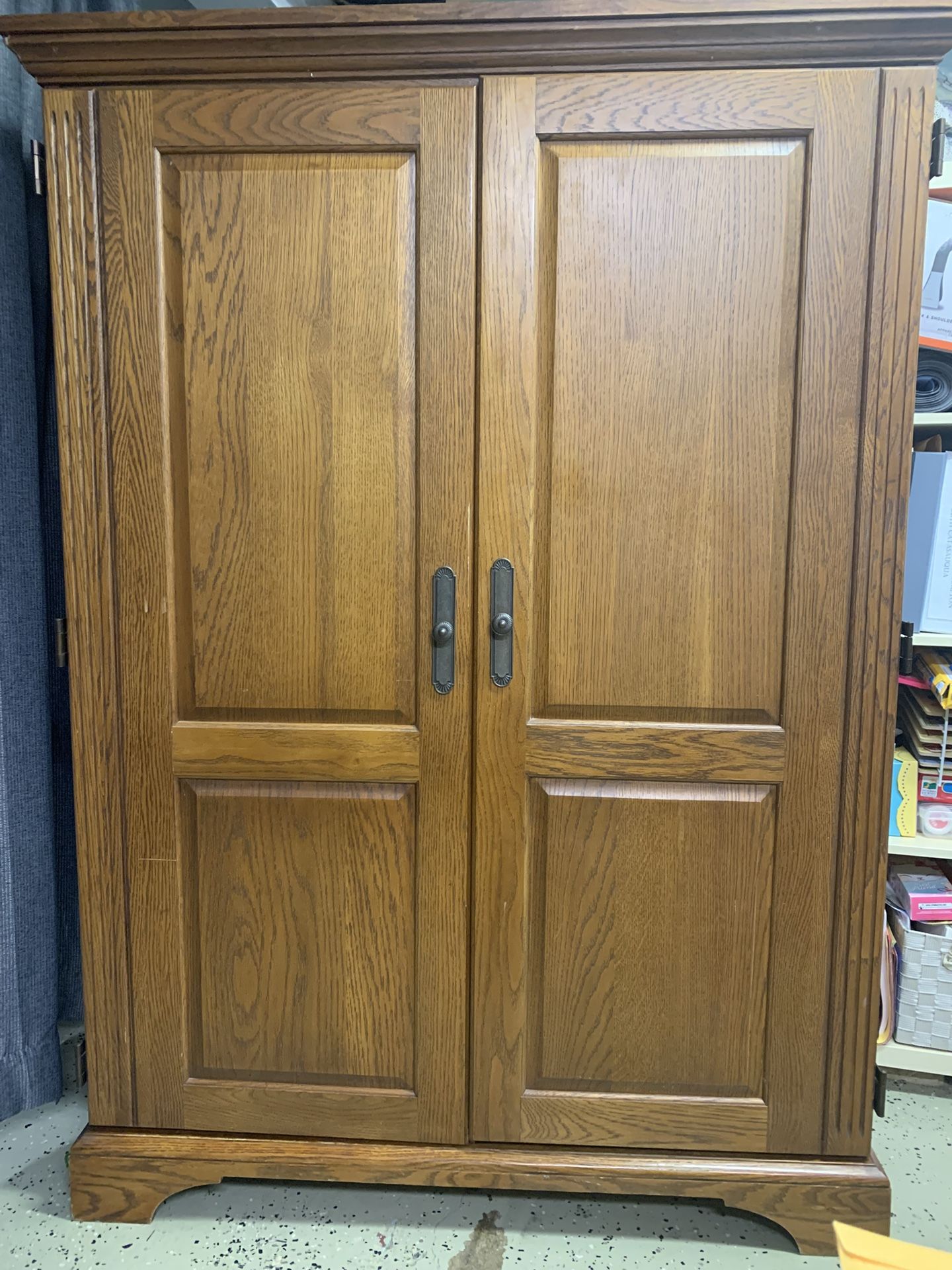 Desk armoire