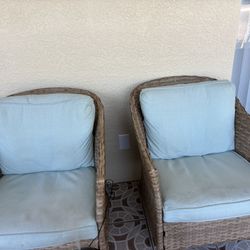 Loveseat , 2 Chairs And Table 
