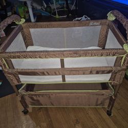 Wood Bassinet 