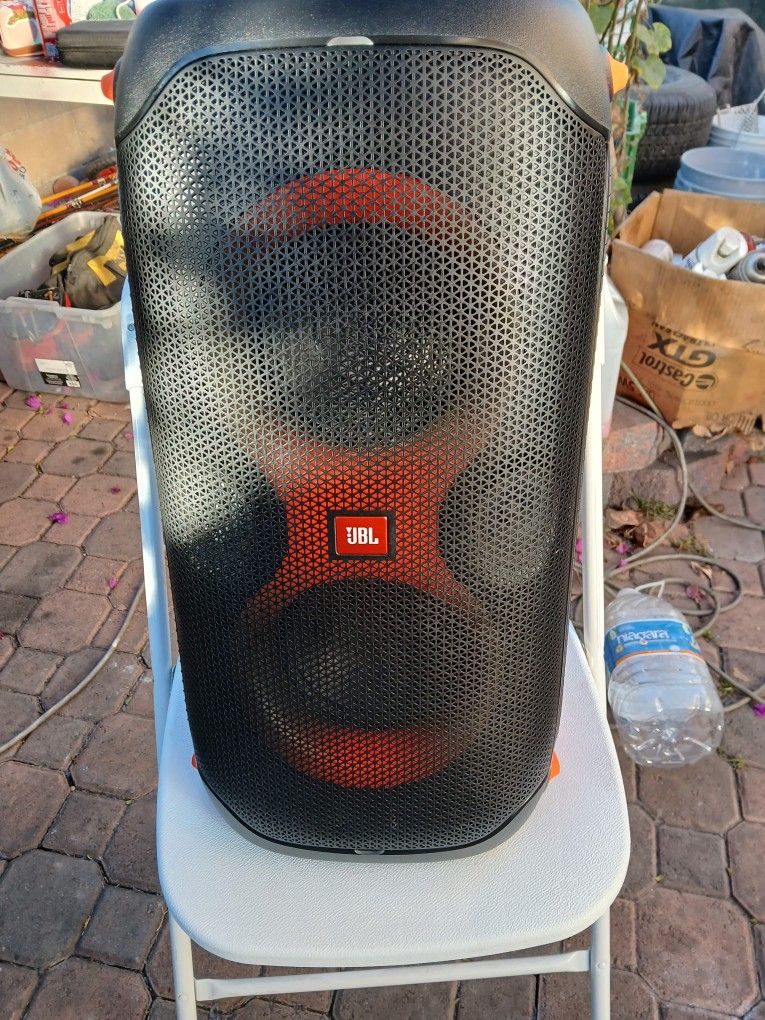 BOCINA JBL SEMINUEVA