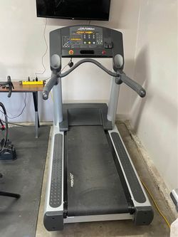 Life Fitness Integrity Commercial Grade Treadmill