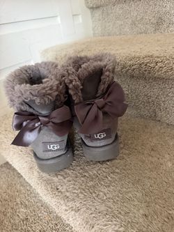 women’s size 6 uggs
