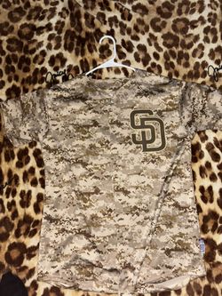 Women’s Padres Button Up
