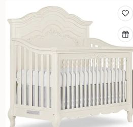 WHITE  EVOLUR   CRIB / BED IN GOOD CONDITION