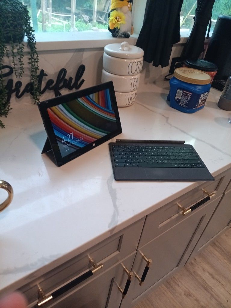 Microsoft Surface With Keyboard And Trackpad (Touchscreen Doesnt Work Good Cracked Screen)