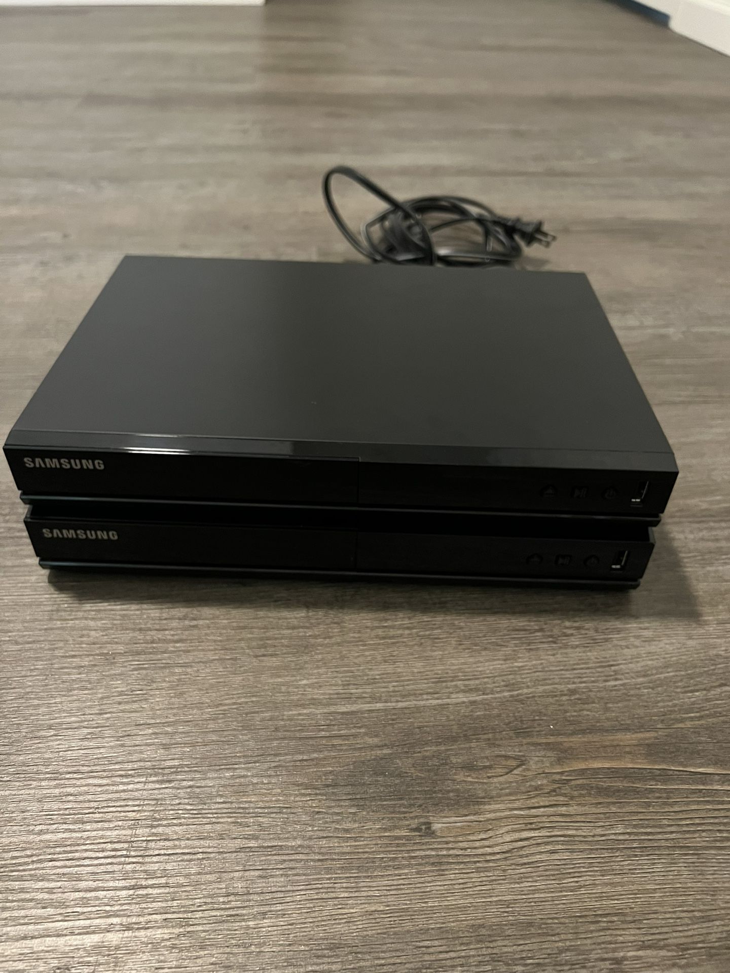 “WORKING” PAIR OF SAMSUNG DVD PLAYERS NO REMOTE CONTROLS INCLUDED