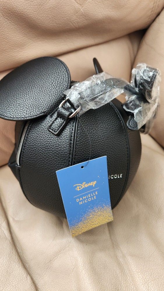 Danielle Nicole 3D Mickey Mouse Head Crossbody for Sale in Corona, CA -  OfferUp