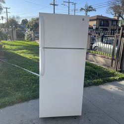 Apartment Size  Refrigerator I6 Cu Ft.  ✅ 30 Days Warranty ✅.  🚚 Free Delivery 10 Miles 🚚