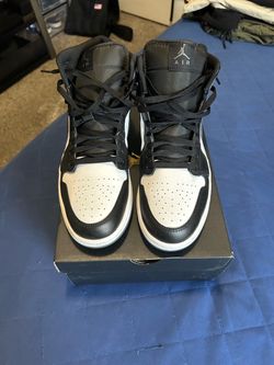 Air Jordan 1 Mid Black White Sneakers