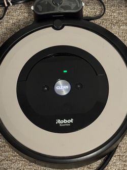 Roomba Robot Vacuum – Excellent Condition, Works Great!