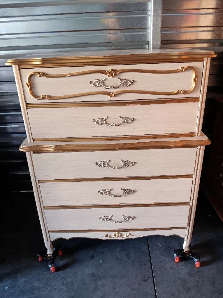 Dresser For SALE