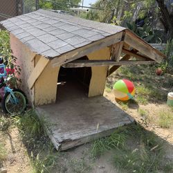 Wood Dog House Must Pick Up 