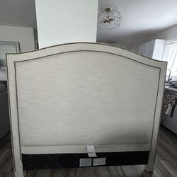 Ethan Allen Isabel Custom Headboard – Queen - Excellent Condition. Make Me An Offer!