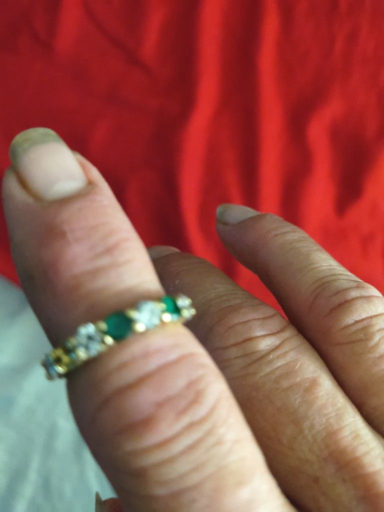 14 K 4 Diamond And 3 Emerald Ring