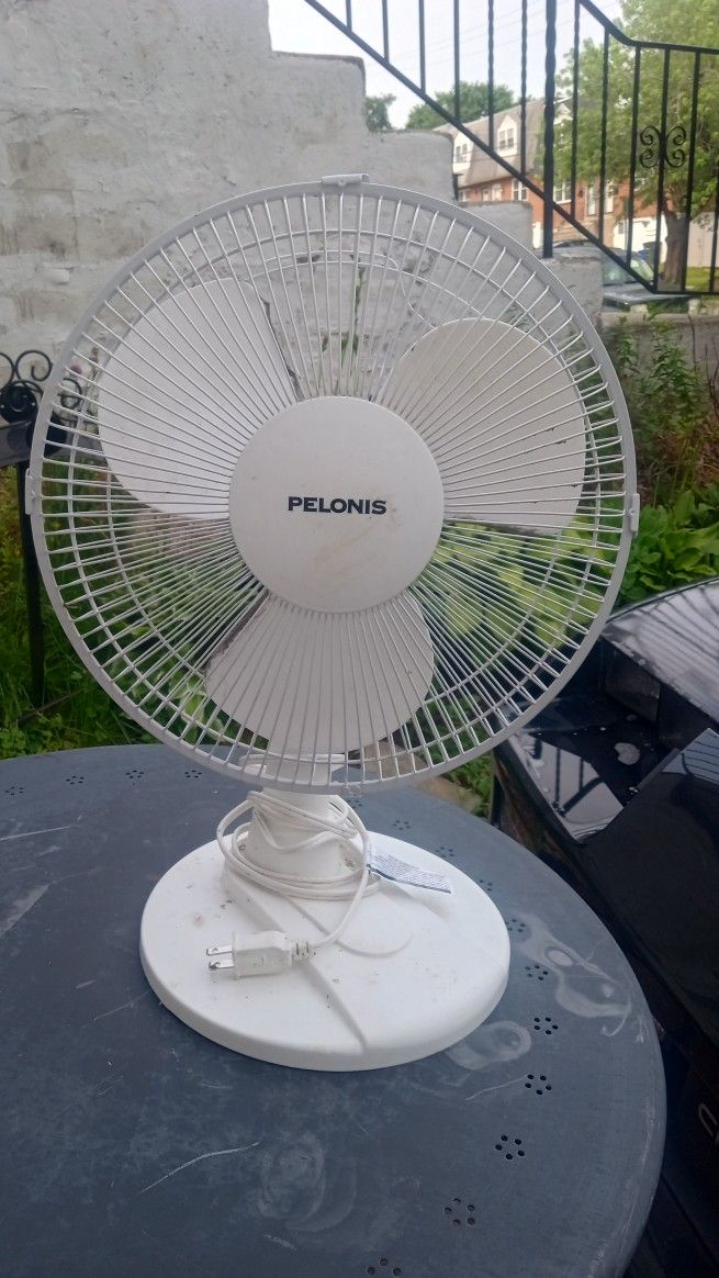 Oscillating Table Fan Works Perfect