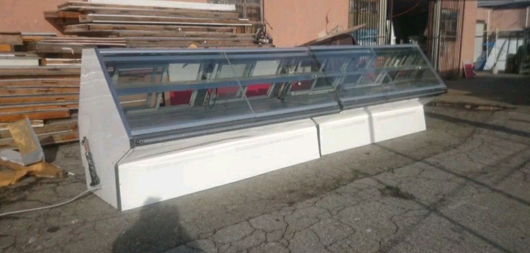 16 FT HUSSMANN DELI CASES