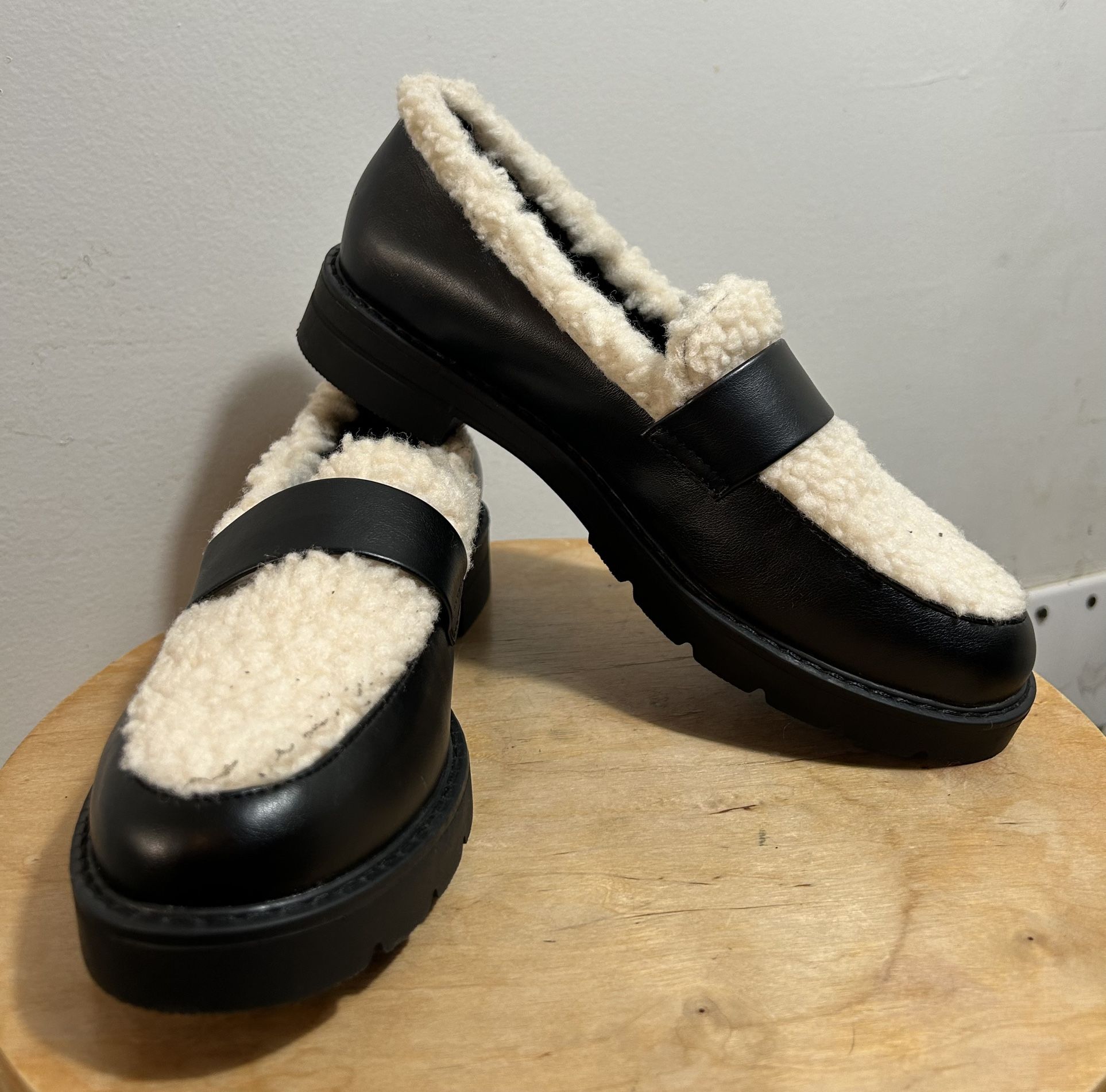 New stylish women's shoes .JF brand. Size 8. $38.