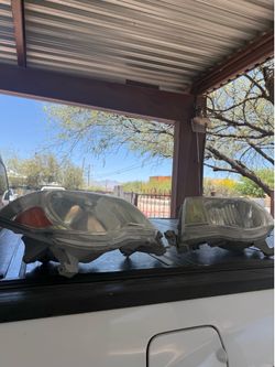 2006 Toyota Tacoma headlights pair