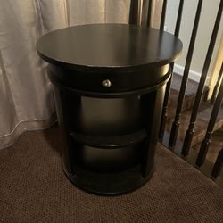 Round End Table Black