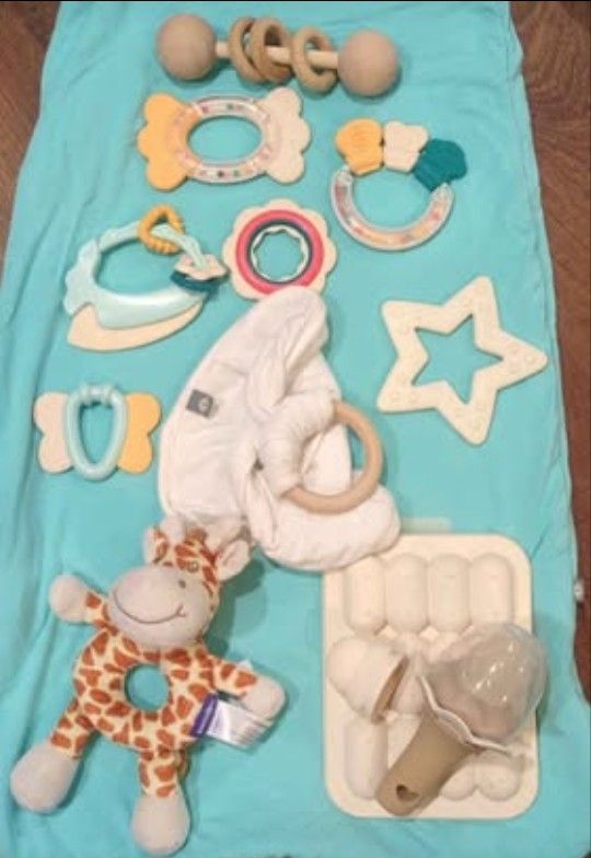 Hahaland, Kyte Baby, Bibs, Esty Wooden Teething Toys Rattles + Moonkie fruit feeder w freezing tray