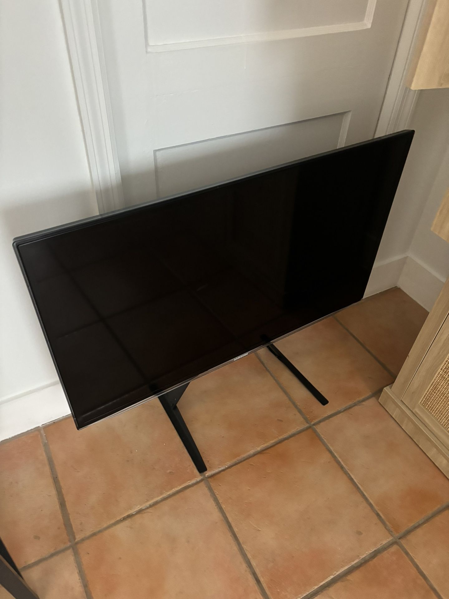 42 Inch Samsung Tv (screen No Wires)