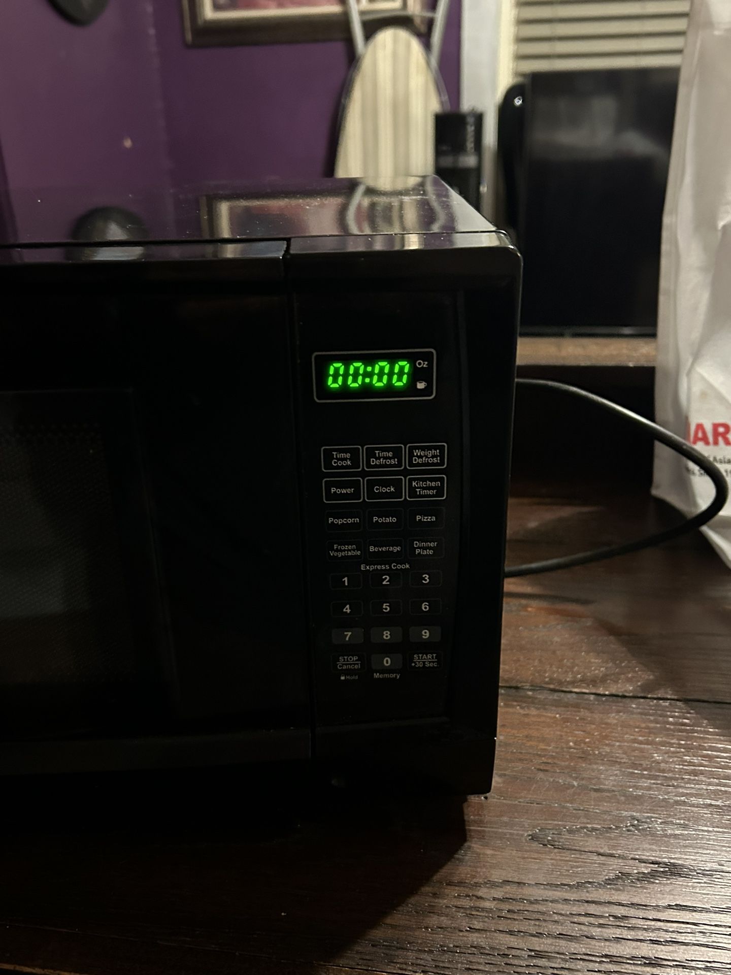 700 watt small black microwave