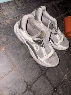 Women’s shoes