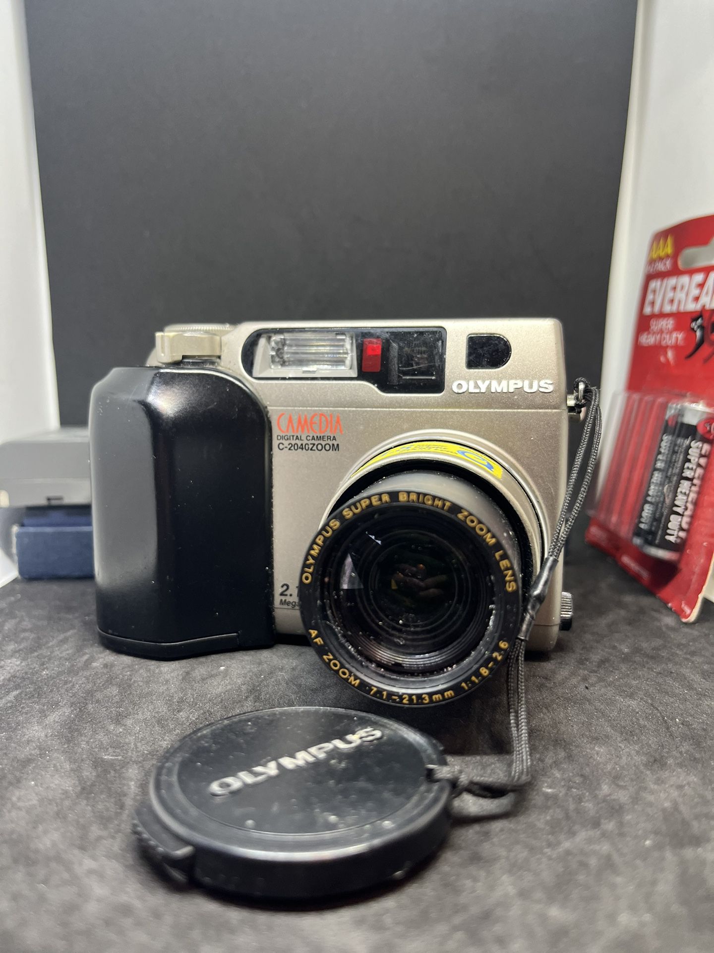 Olympus CAMEDIA C-2040 Zoom 2.1MP Silver Retro Compact Digital Camera