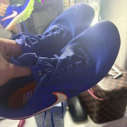 Women’s track shoes 