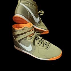 Green nike Hi top sneakers