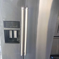 Kitchen-aid refrigerator  In good condition 