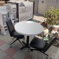 Vintage MCM Cafeteria Style Formica Mid Century Modern Round Kitchen Table $325 OBO!