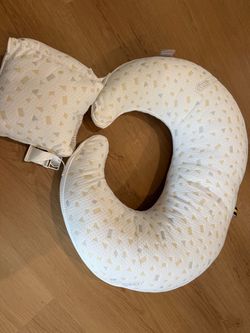 Nursing Pillow – Excellent Condition