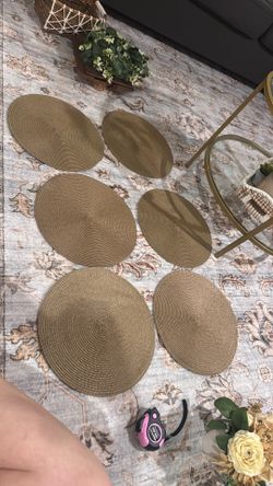 Round woven placemats