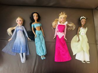 Disney dolls in very good condition, pick up in Berwyn Muñecas De disney Recojer En Berwyn