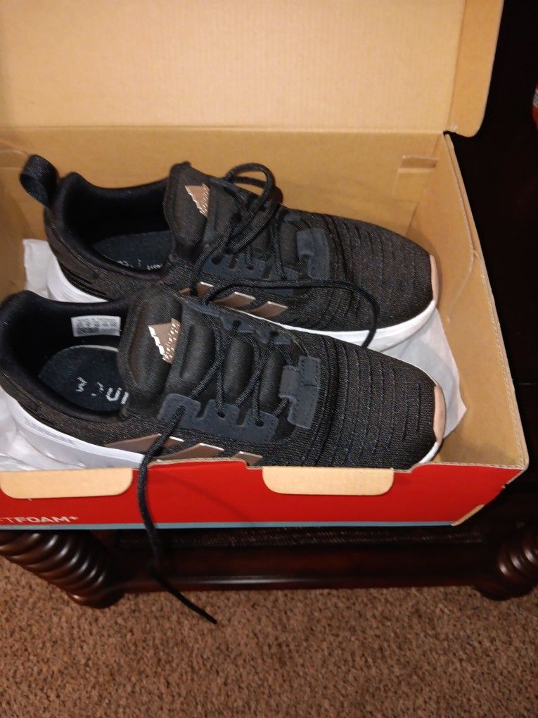 Adidas Sneakers