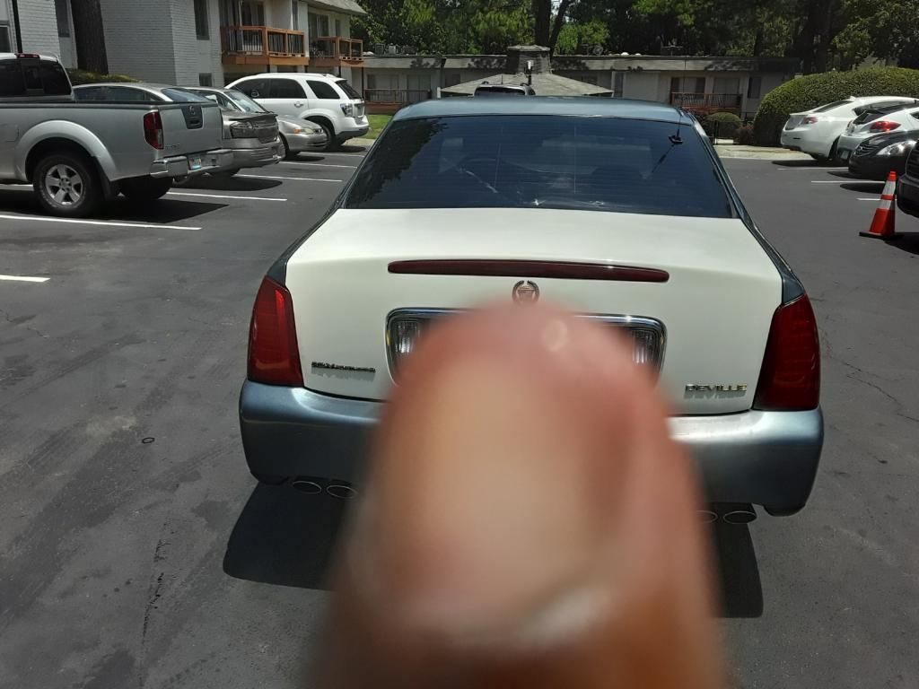 2000 Cadillac Deville has slow leak in rack and minor cosmetic damage on passenger side passenger back window needs motor car is a steal clear clean