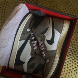 Jordan 1 Travis Scott
