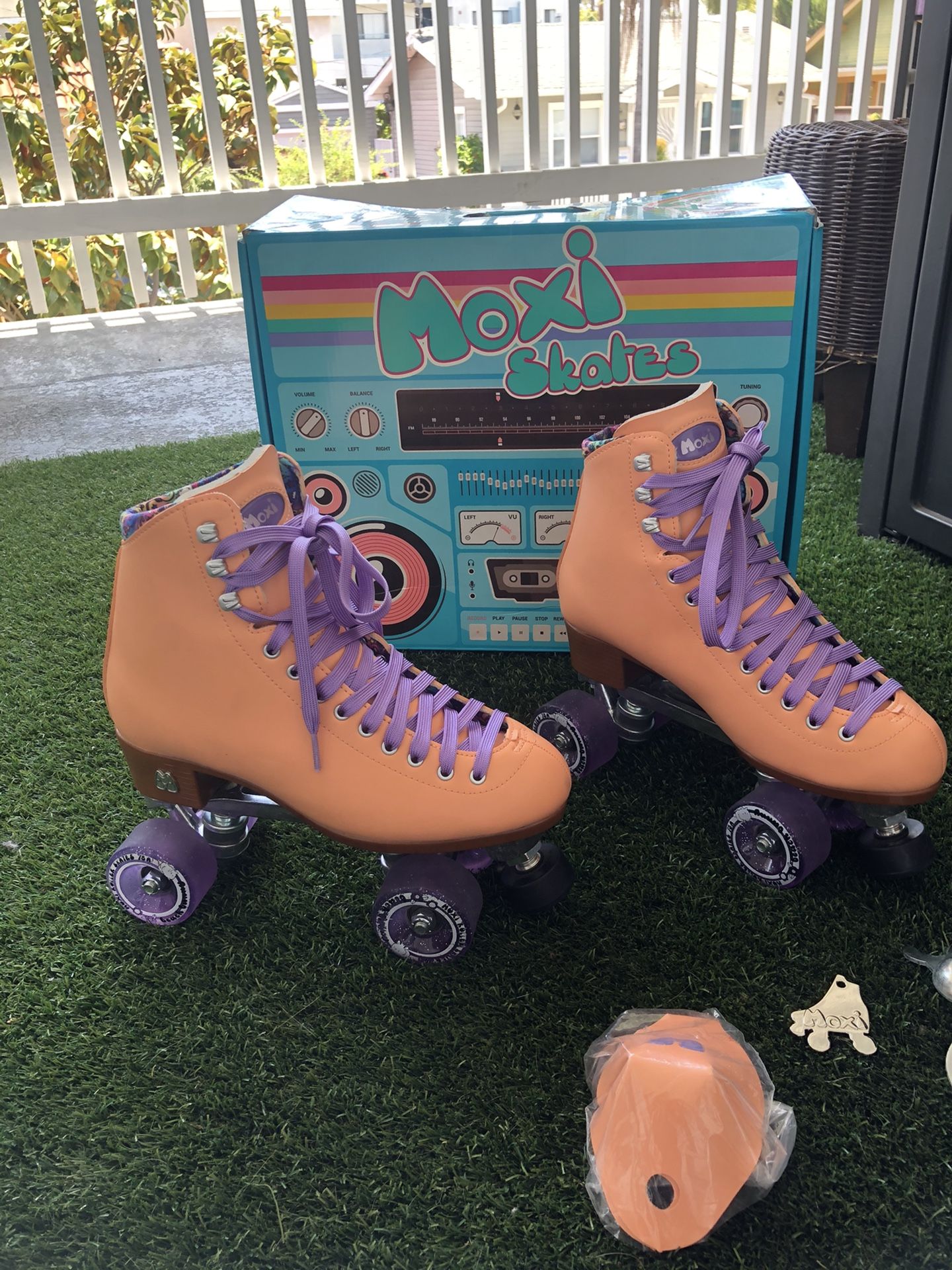MOXI Roller skates -size 8