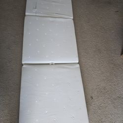 Mattress, Single Size Comfort Foam Trifold Mattress with Cloud Design Cover, 4Inch Folding Mattress for Back Pain Relief, Suitable for Camping, RV Tra