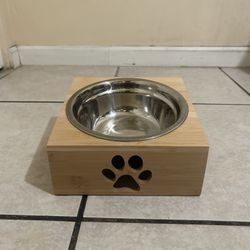 Eco-Friendly Bamboo Pet Bowl with Paw Design