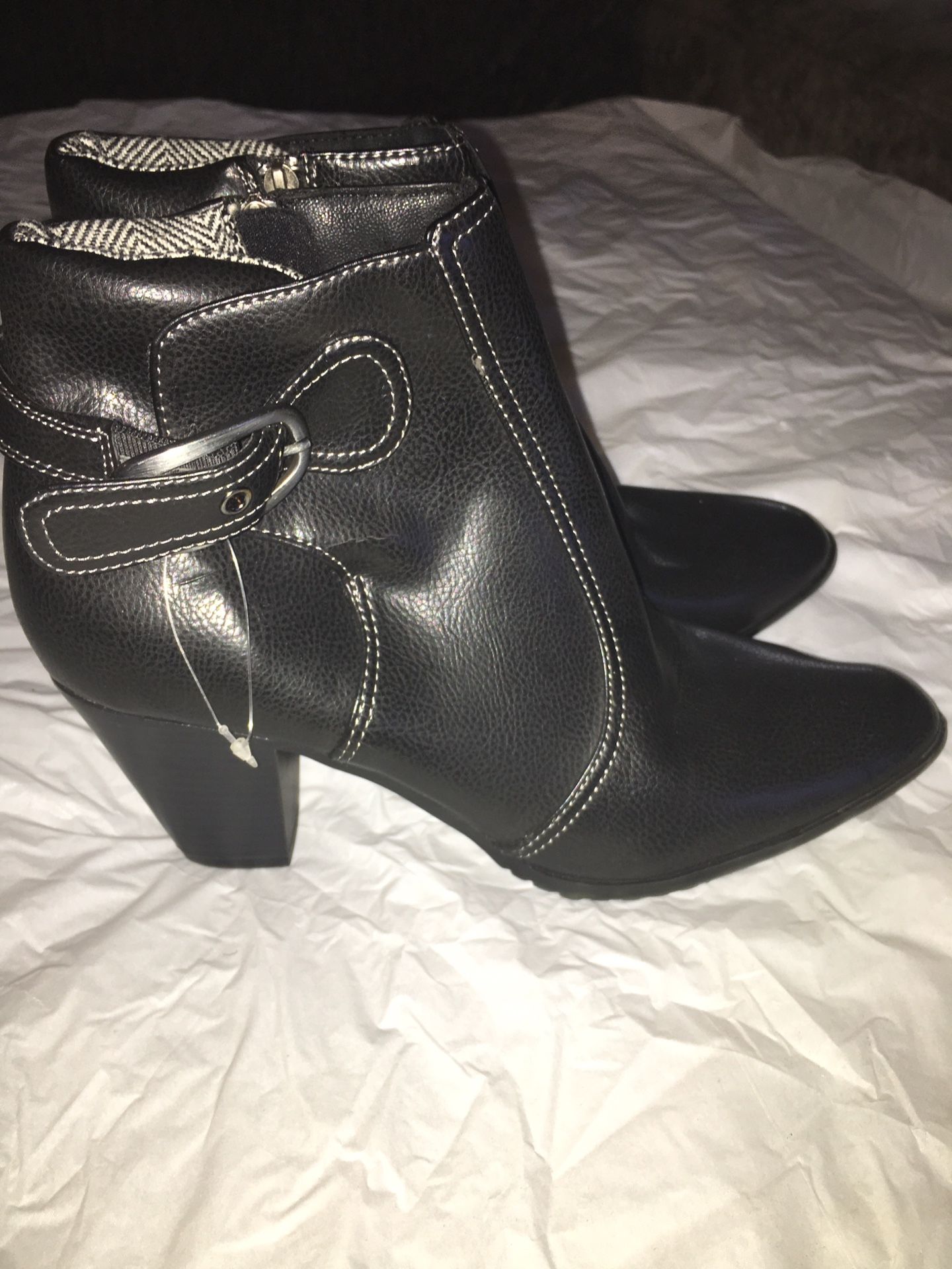 Sportco Low Heel Boot Size 9 Good Traction For Rain/Snow
