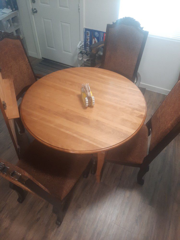 Kitchen Table With 4 Chairs And 1 Leaf