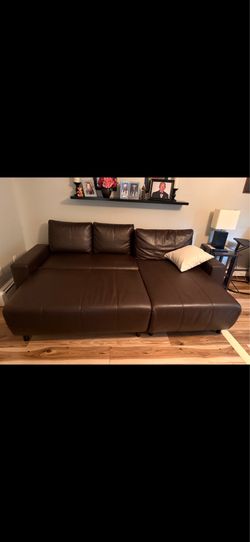 Expandable couch with storage