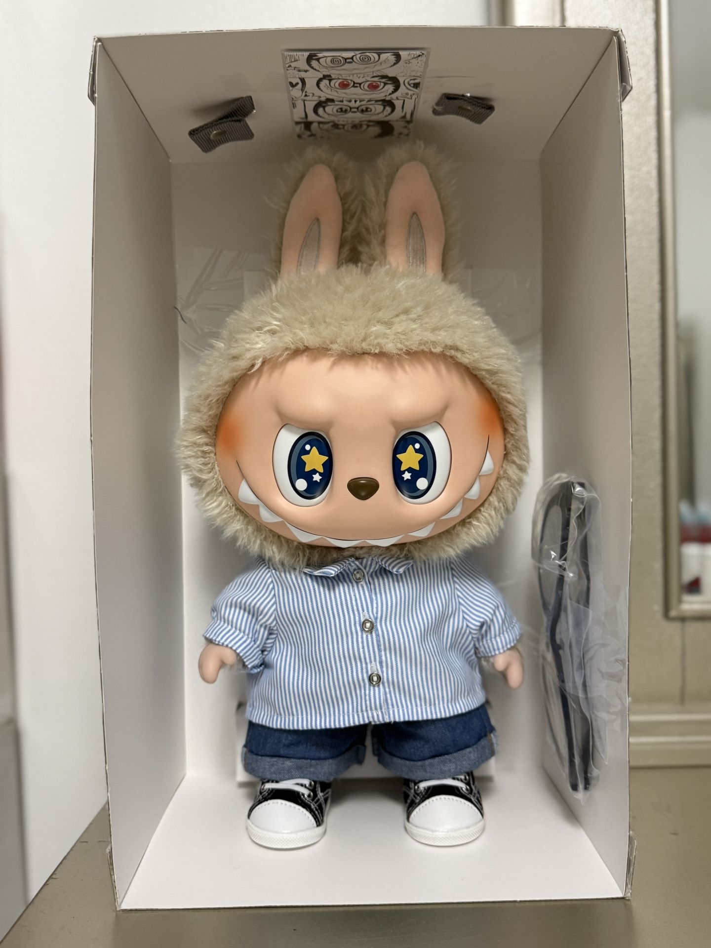 Labubu - Flip With Me Vinyl Doll