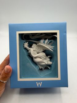Wedgwood Ornament  Angel With A Star White Porcelain 4 x 2 Inches Flying Angel