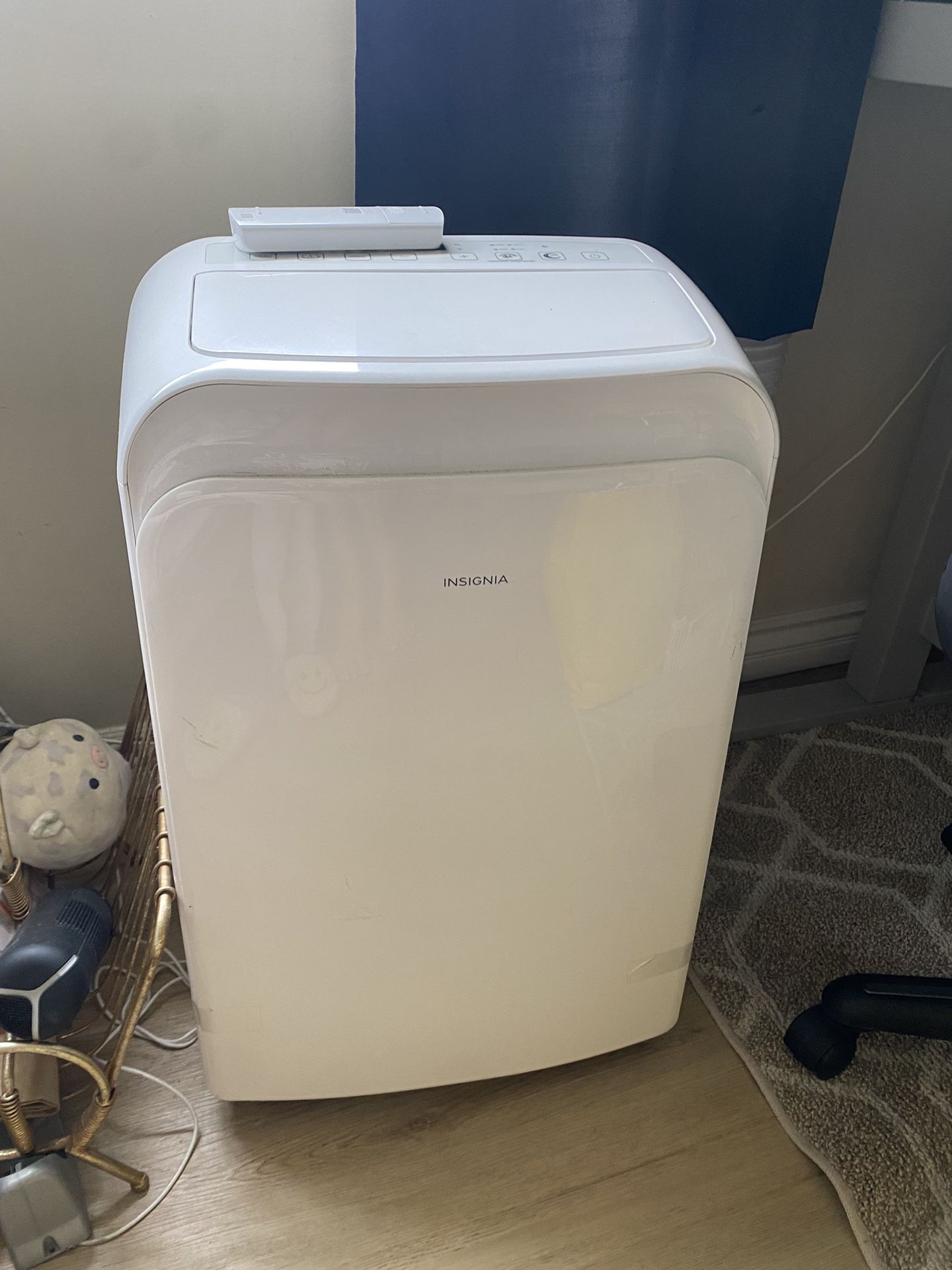 Insigniaâ„¢ - 250 Sq. Ft. Portable Air Conditioner - White